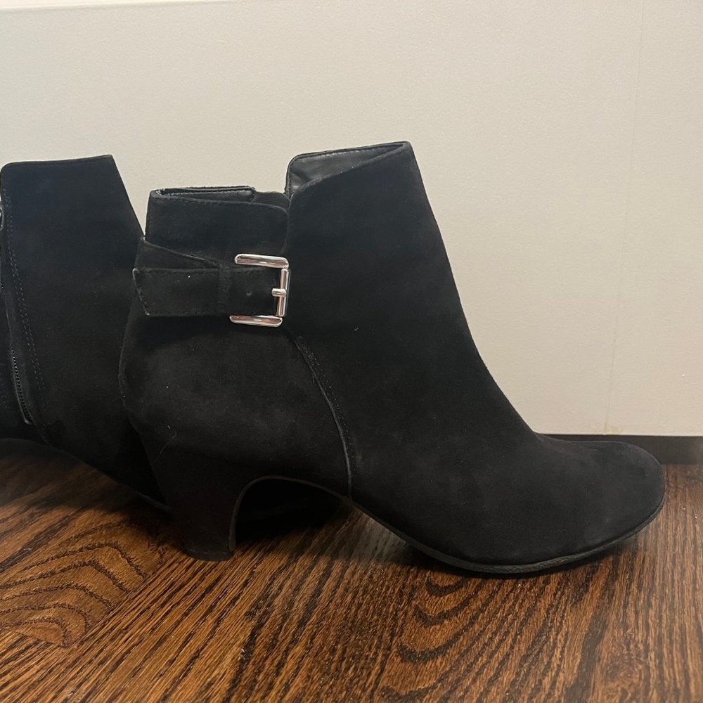 Sam Edelman 9.5 Suede Black Booties